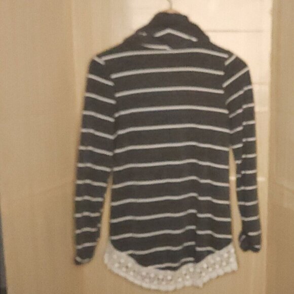 Vanity Grey White Lace Detail Tunic Top Medium - Picture 2 of 6